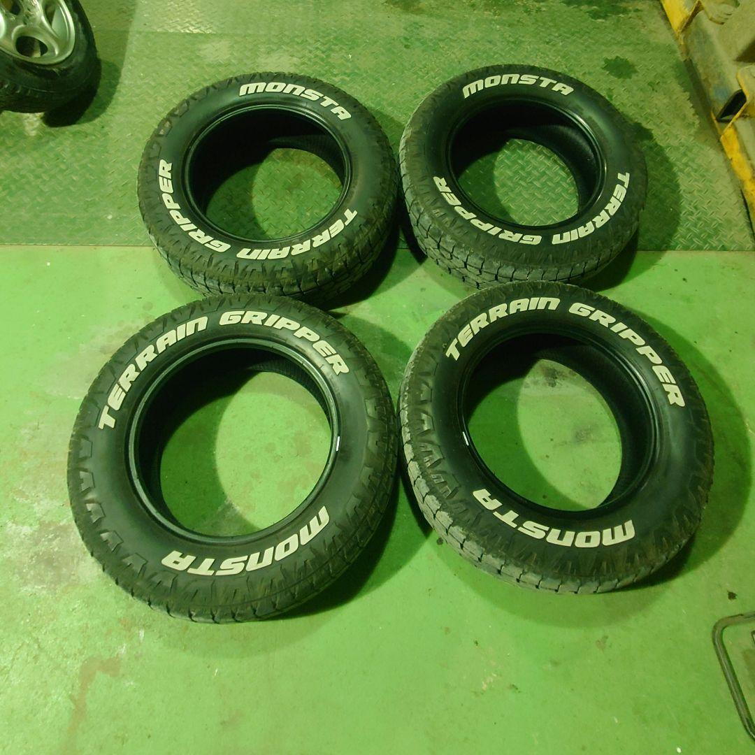 モンスター　215/70/r16　２本　②
