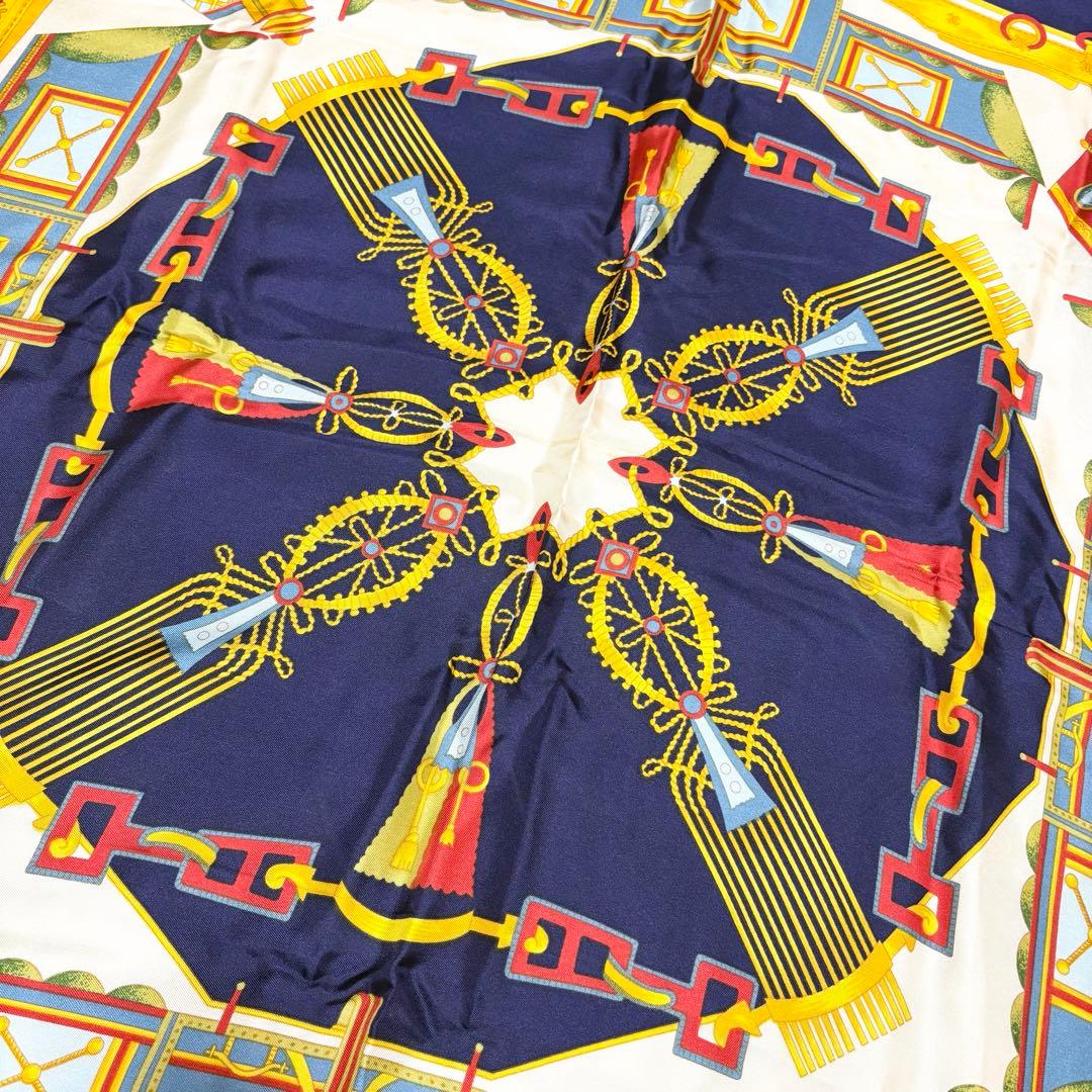 y072618 HERMES エルメス　カレ　シルクスカーフ　高級