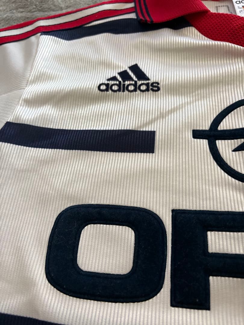バイエルン　サッカーユニフォームadidas 90s ヴィンテージ　ユニセックス