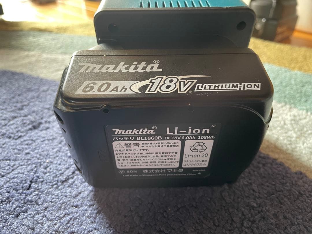 マキタ18V ポータブル電源 60Ahバッテリー付インバーター車中泊