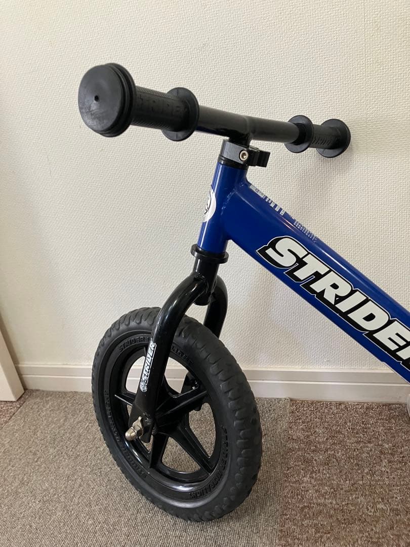 STRIDER クラシック バランスバイク 青 12インチ（キャリーバッグ付き）