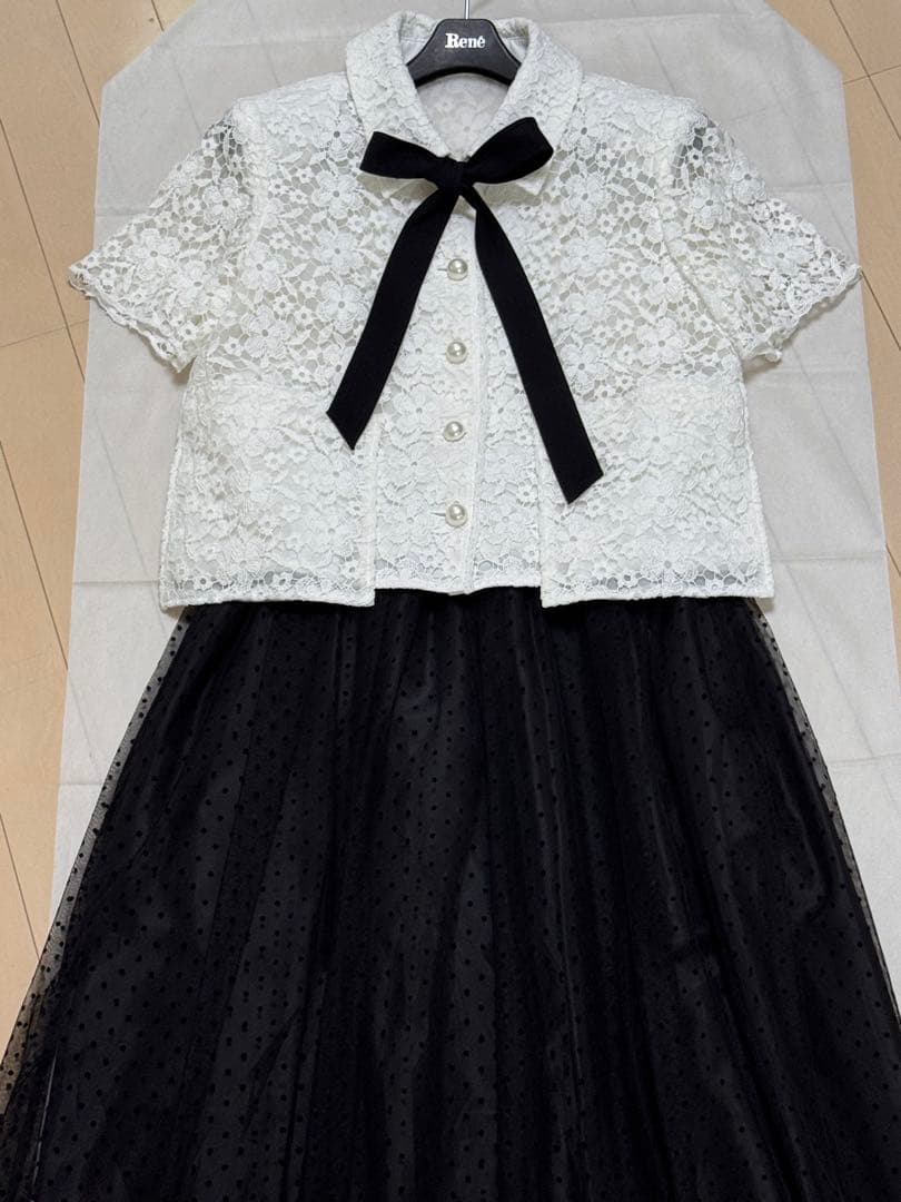 René 極美品　リボン付き　レースブラウス