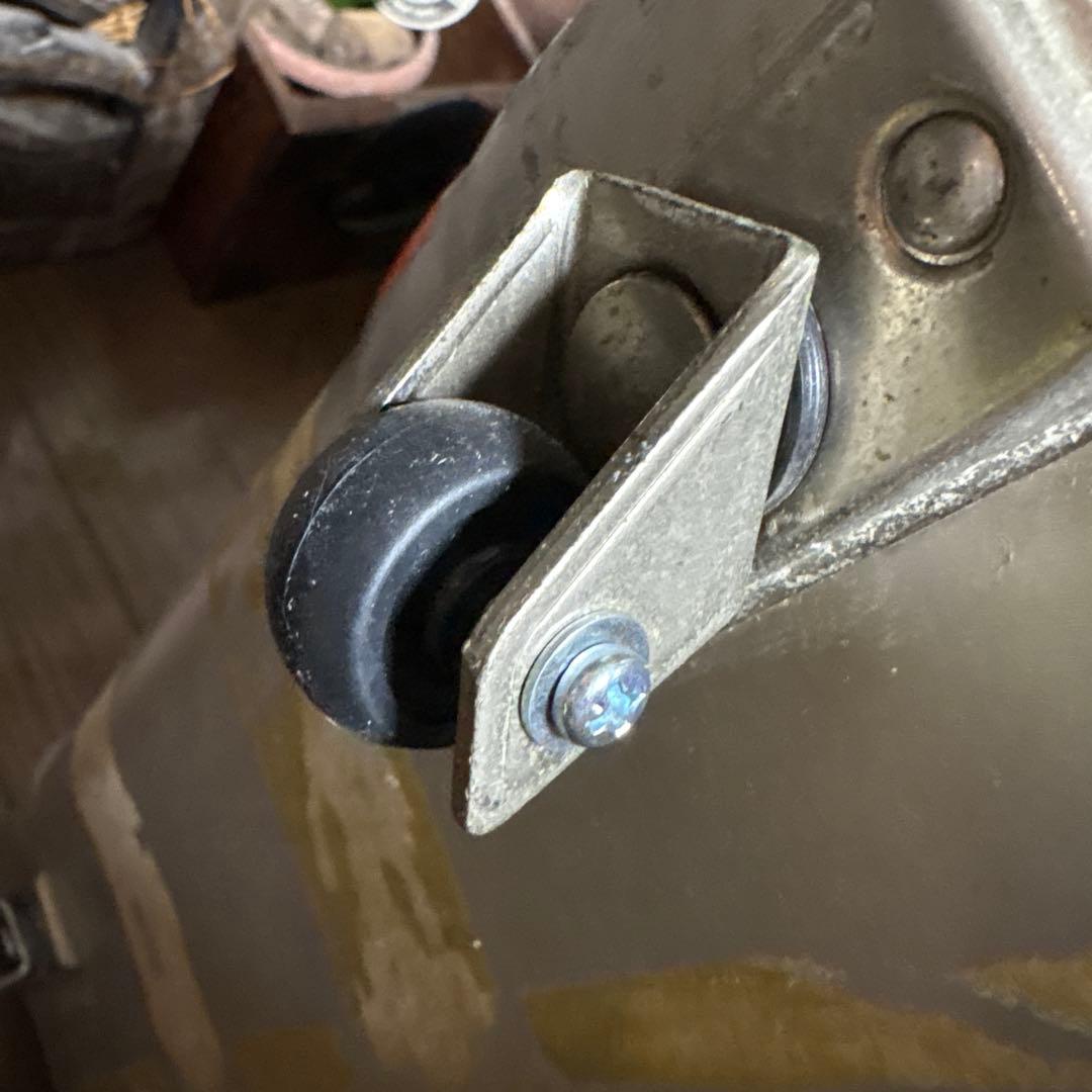 旅の雰囲気あり　格好いい大型　ゼロハリバートン　アルミ製スーツケース 車輪交換済