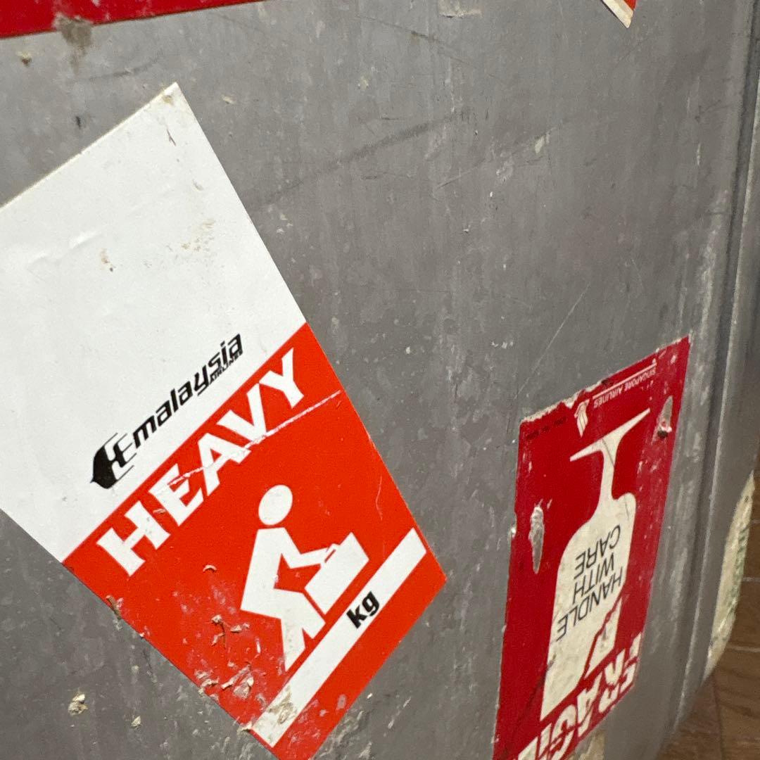 旅の雰囲気あり　格好いい大型　ゼロハリバートン　アルミ製スーツケース 車輪交換済