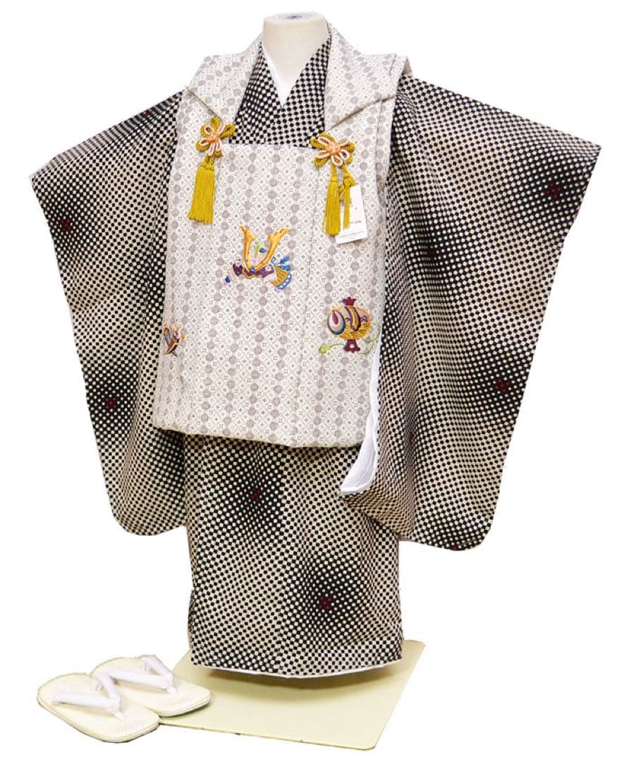 1点のみ　七五三 着物 3歳 男の子 被布セット 刺繍柄　日本製