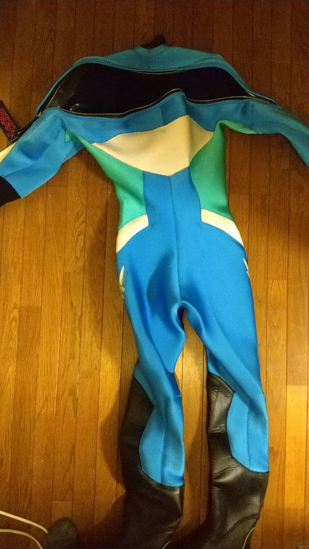 ドライスーツ ダイビング