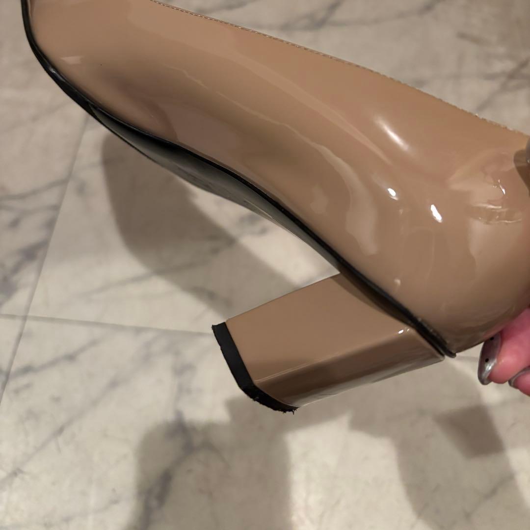 Roger Vivier グレージュ バックル付きパンプス