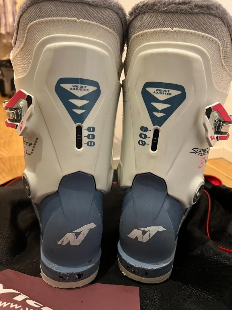 Salomon Lux ジュニア用スキー板 130cm＆NORDICAブーツ