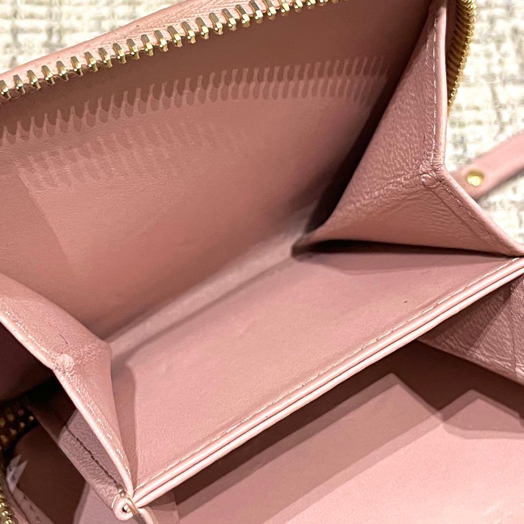 MIU MIU ミュウミュウ ピンク 編み込み レザー二つ折り財布 金ロゴ
