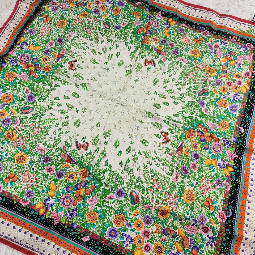 本日限定価格　近年モデル　グッチ　スカーフ　大判　シルク100%　花柄プリント