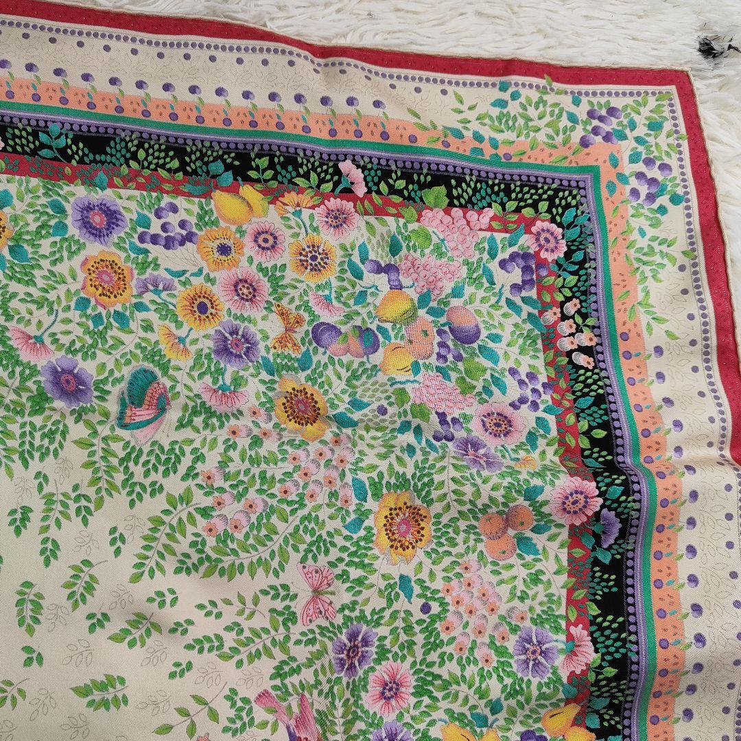 本日限定価格　近年モデル　グッチ　スカーフ　大判　シルク100%　花柄プリント