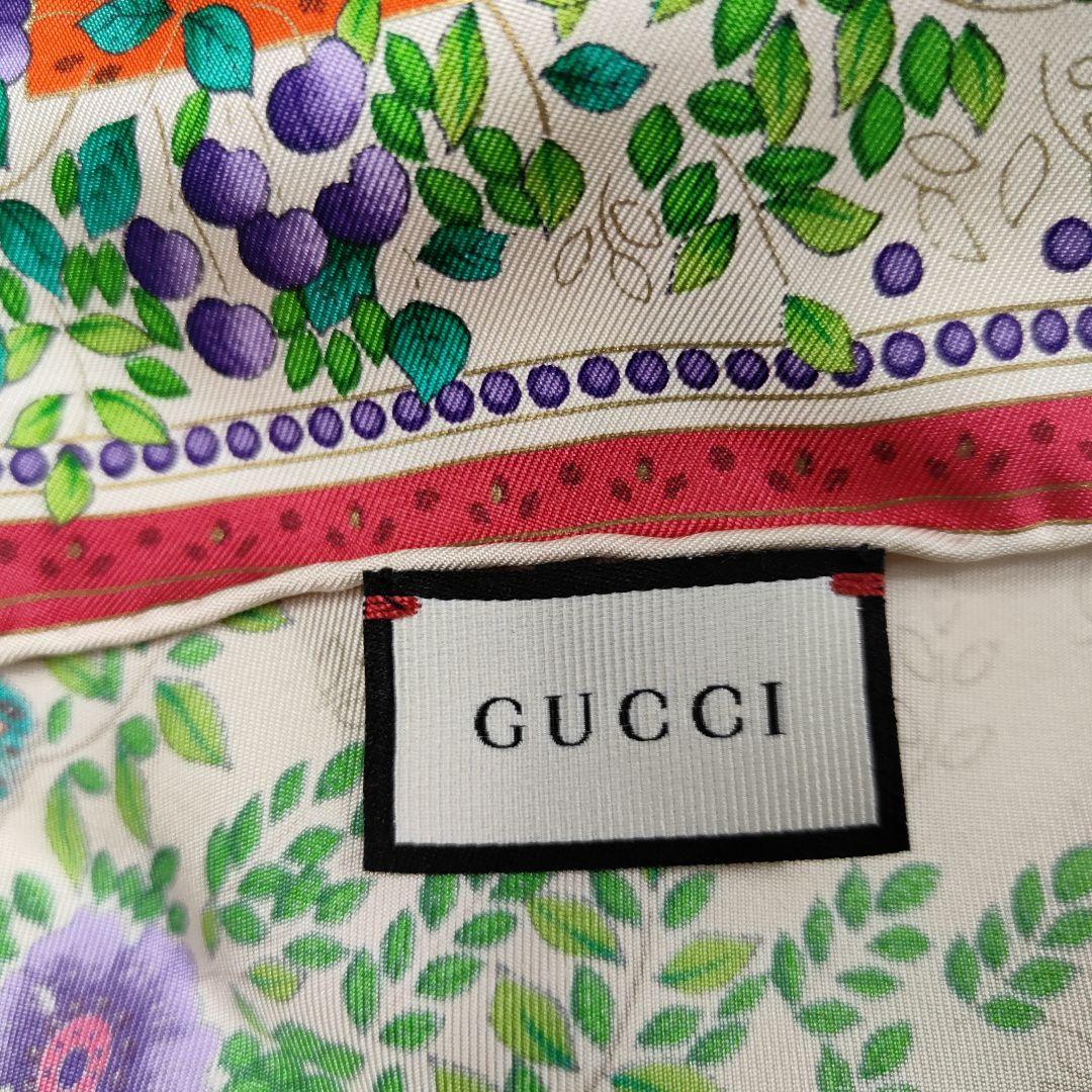 本日限定価格　近年モデル　グッチ　スカーフ　大判　シルク100%　花柄プリント