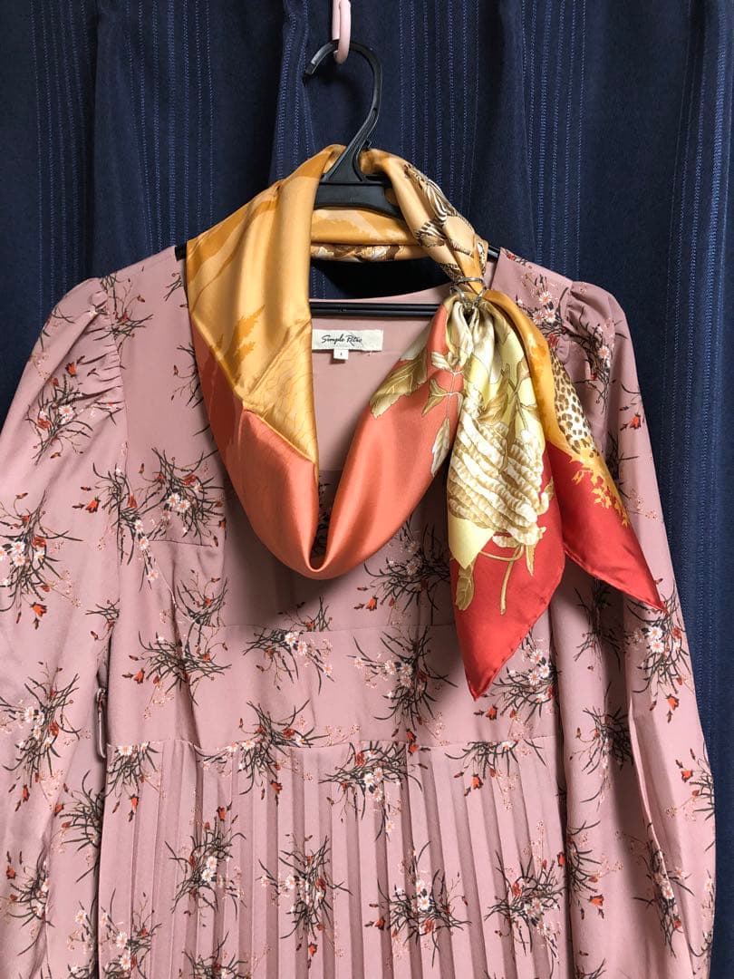 Salvatore Ferragamo シルクスカーフ