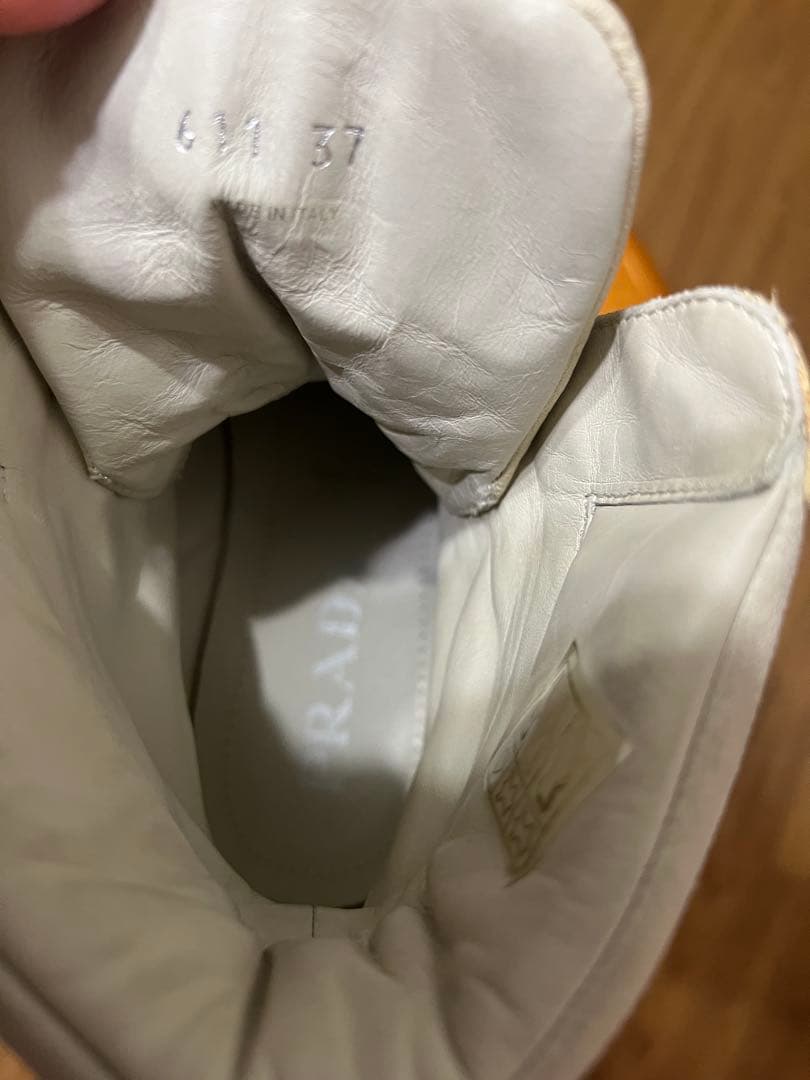 プラダ　ブーツホワイト レザーハイカットスニーカー 37