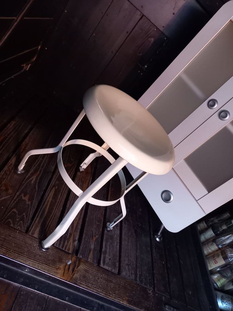 1990's　ポストモダン　スペースエイジ　インダストリアル　白　スツール