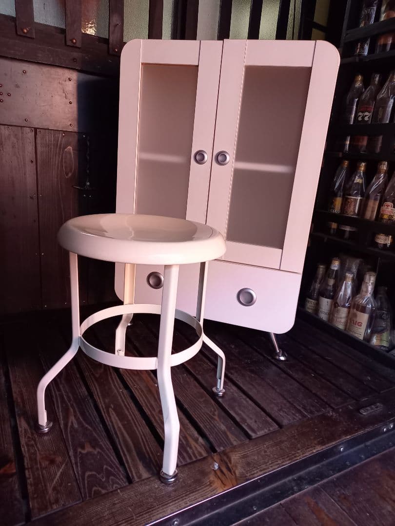 1990's　ポストモダン　スペースエイジ　インダストリアル　白　スツール