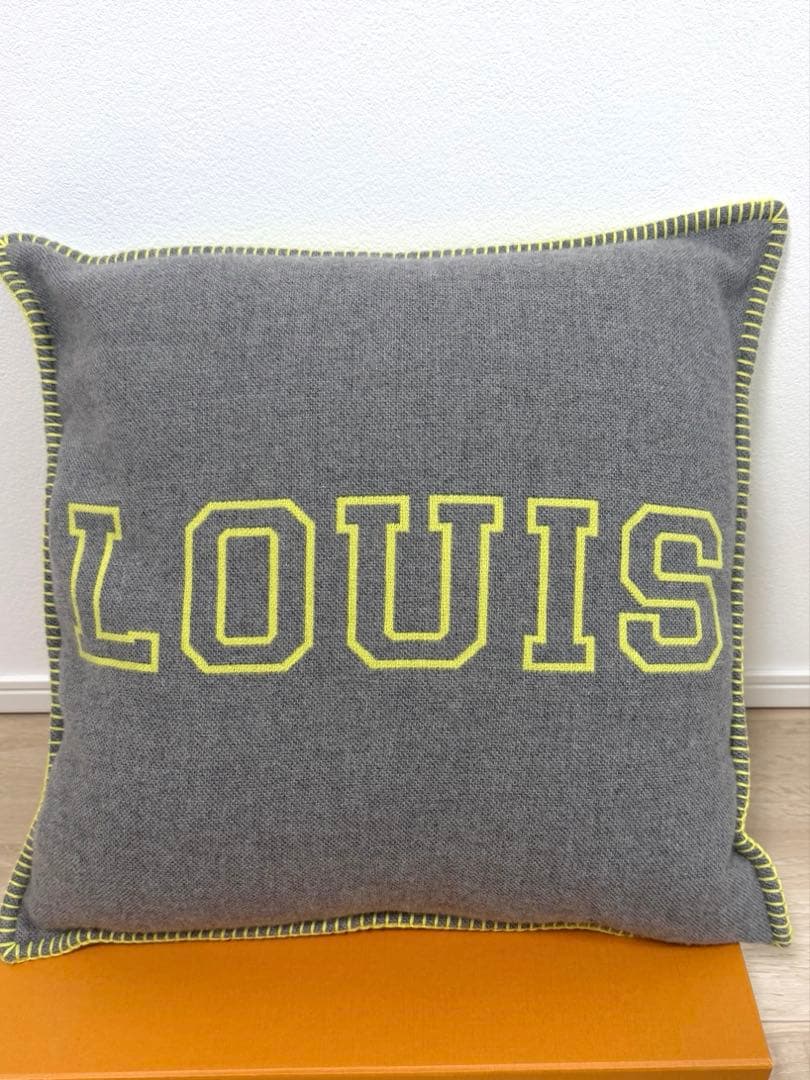 ルイヴィトン クッション