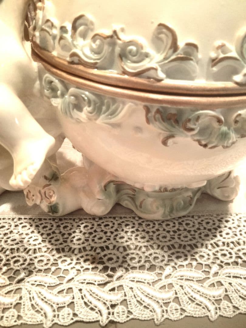 天使のオブジェと華麗なるオーストラリア大宮殿展