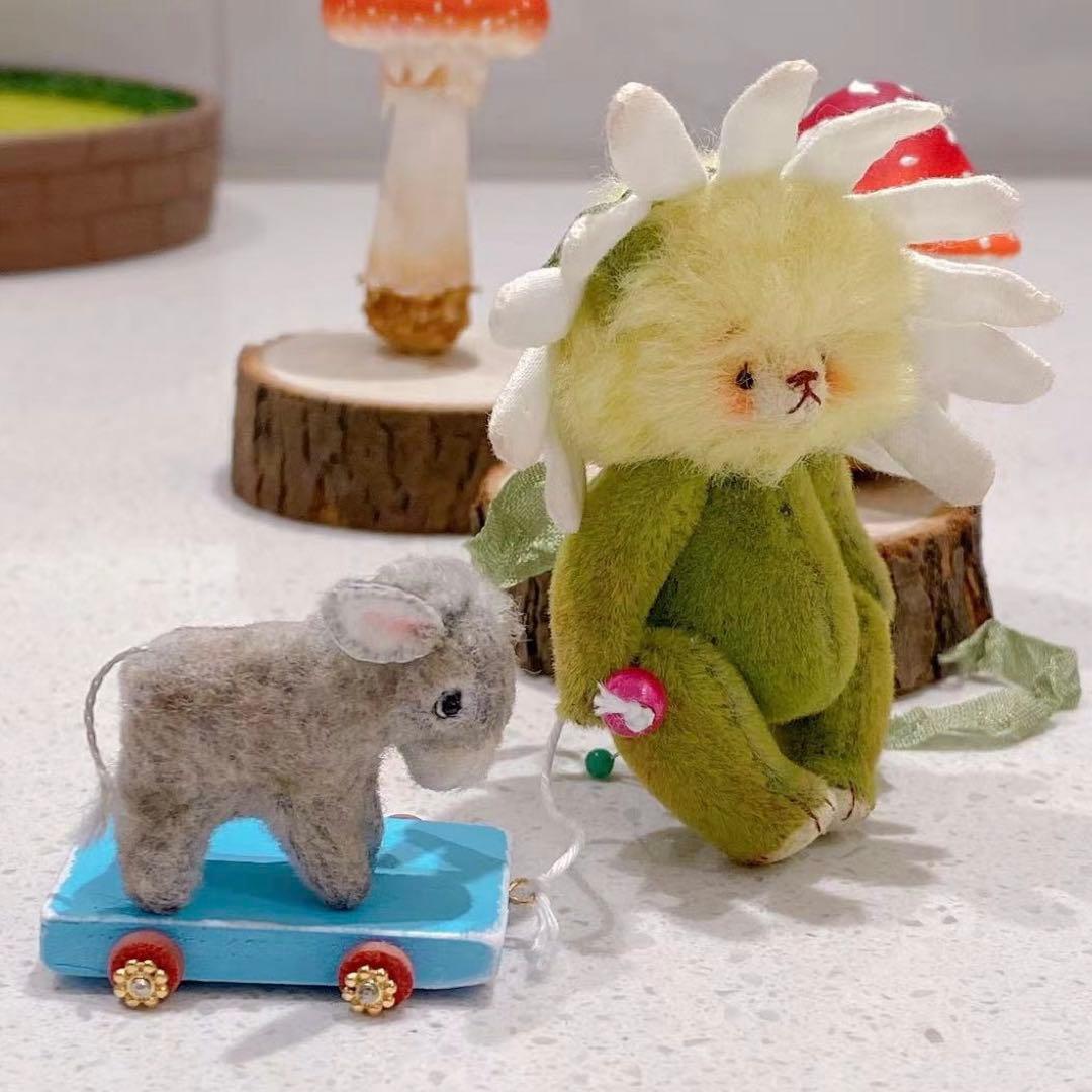 ハチを待つくまちゃん 菊花 ぬいぐるみ テディベア ミニチュア 海外作家様 くま