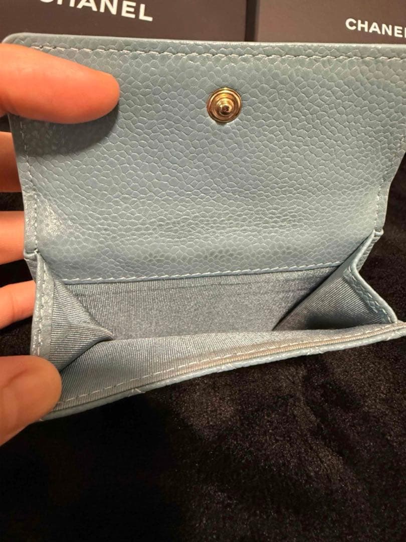 BOY CHANEL スモール フラップ ウォレット　キャビアスキン