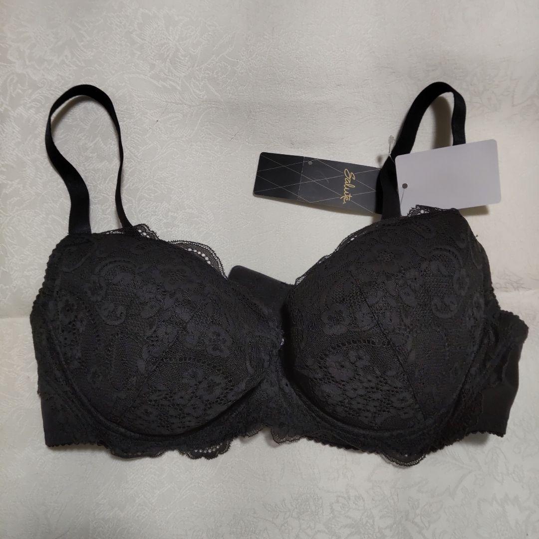 サルートブラックレースブラジャーE85とショーツL２枚、キャミソールLセット