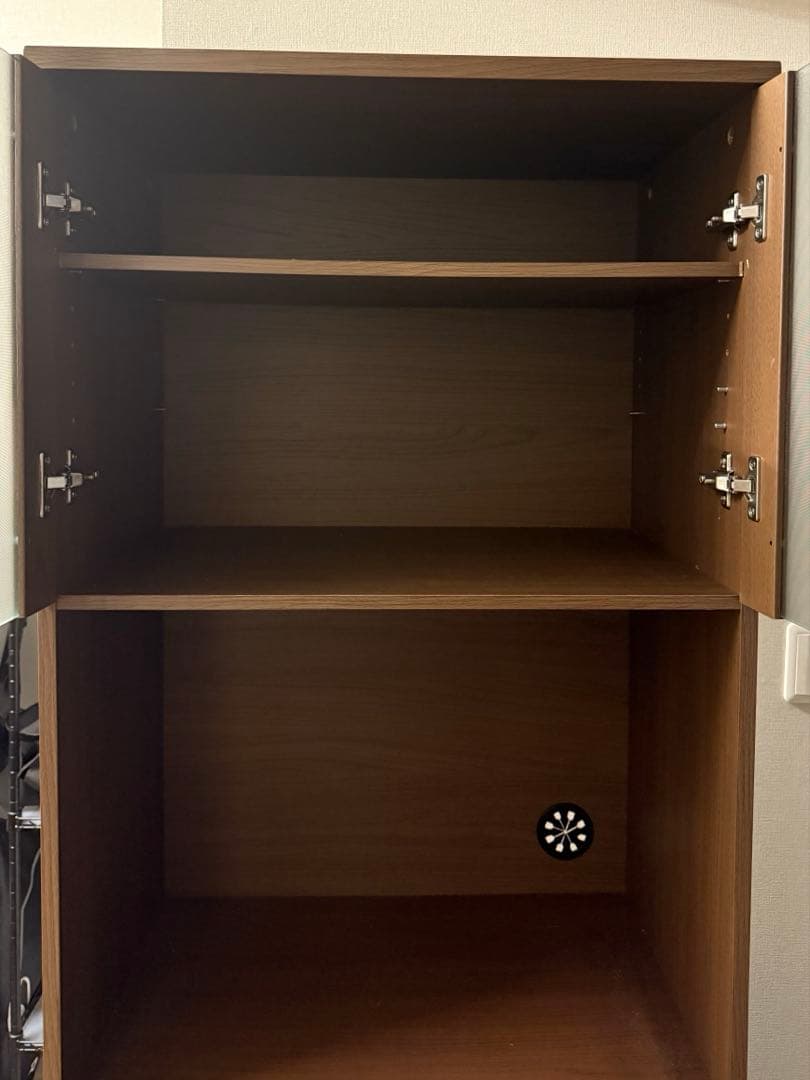 木目調ガラス扉付き食器棚