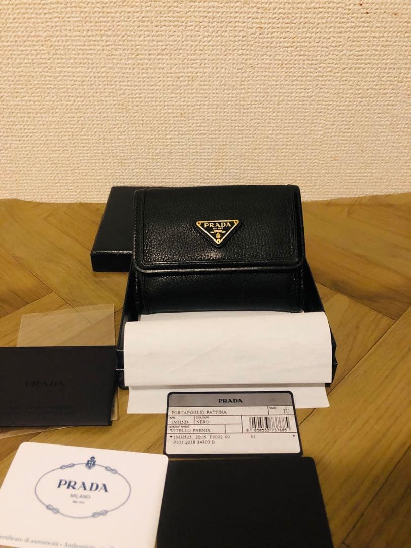 PRADA ブラックレザー 三つ折り財布