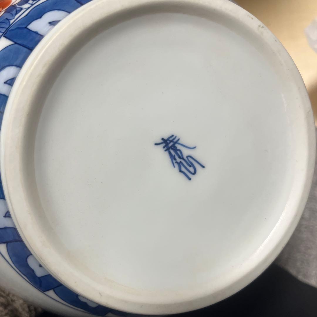 有田焼　泰仙作の染錦梅牡丹柄の花瓶