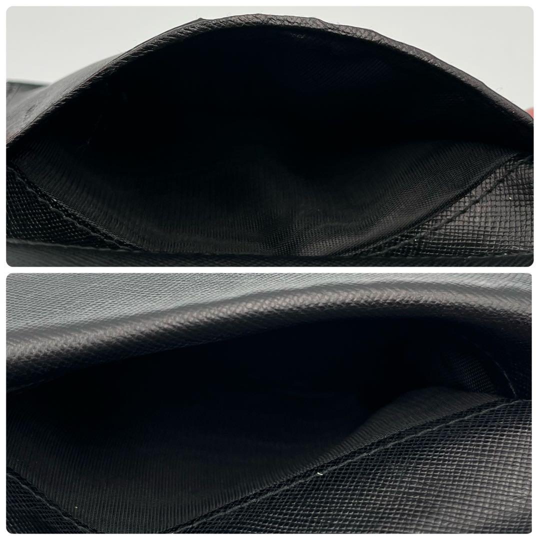 美品✨PRADA 三つ折り財布 黒　サフィアーノレザー　三角　トライアングル