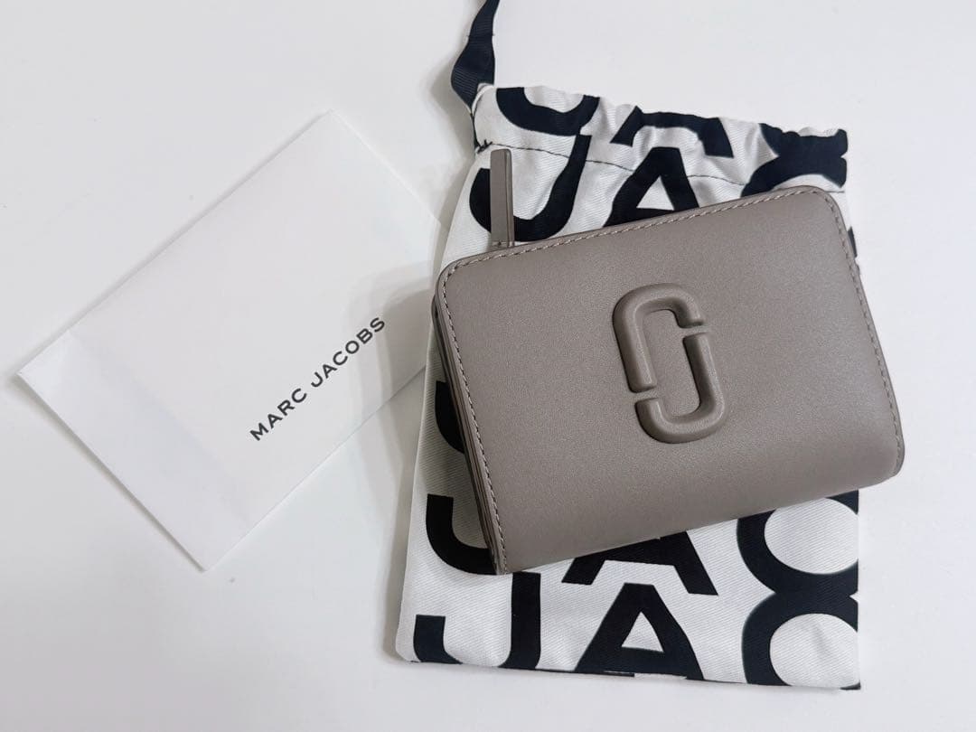 MARC JACOBS グレージュ 二つ折り財布