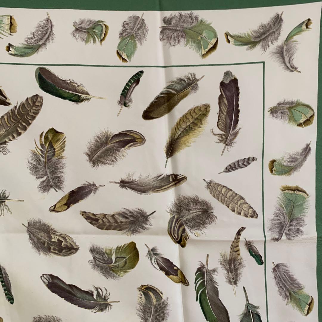 エルメス　カレ　HERMES PLUMS スカーフ グリーン系 羽根柄