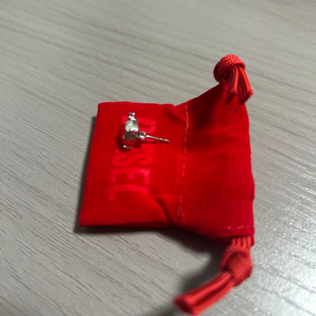 DIESEL クリスタル付き片耳用ピアス