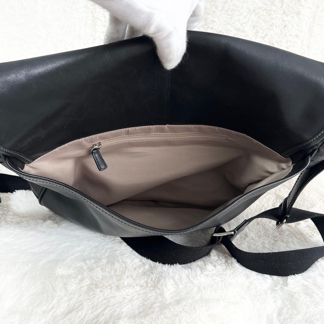 【TON】コーチ✨️美品　フラップ　メッセンジャーバッグ　Ａ４収納可　レザー