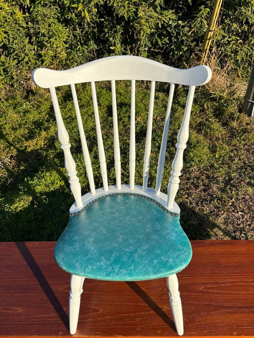 飛騨家具　WINDS太平 白いダイニングチェア① ウィンザーチェア　鋲打ち