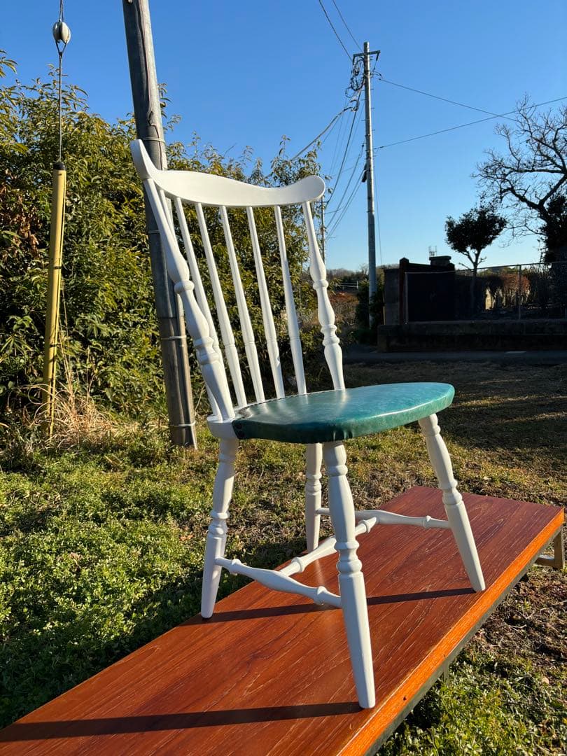 飛騨家具　WINDS太平 白いダイニングチェア① ウィンザーチェア　鋲打ち