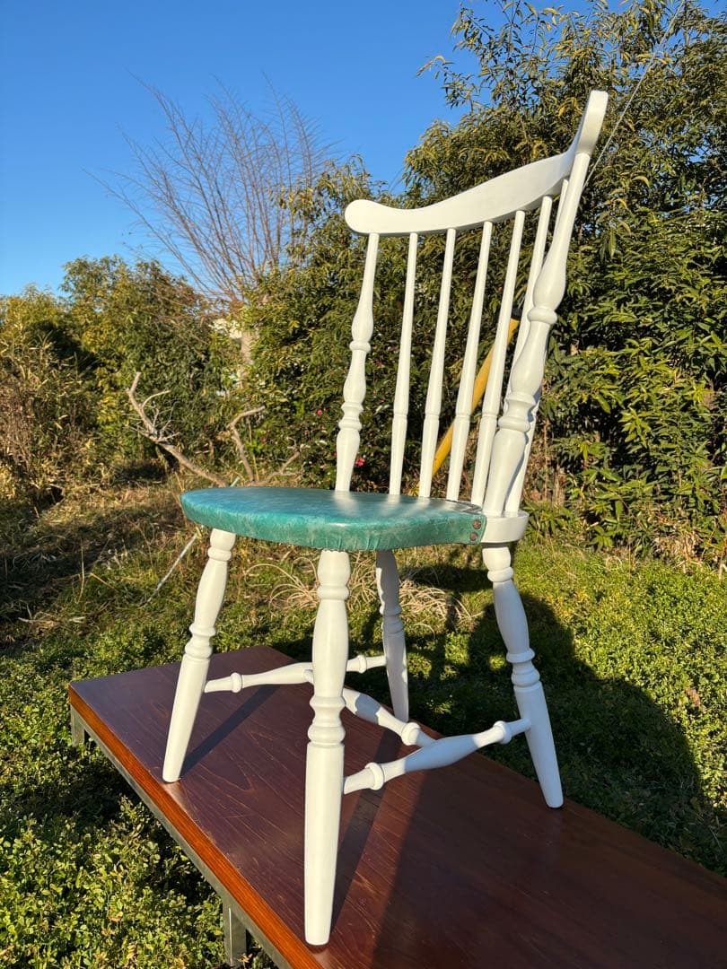 飛騨家具　WINDS太平 白いダイニングチェア① ウィンザーチェア　鋲打ち