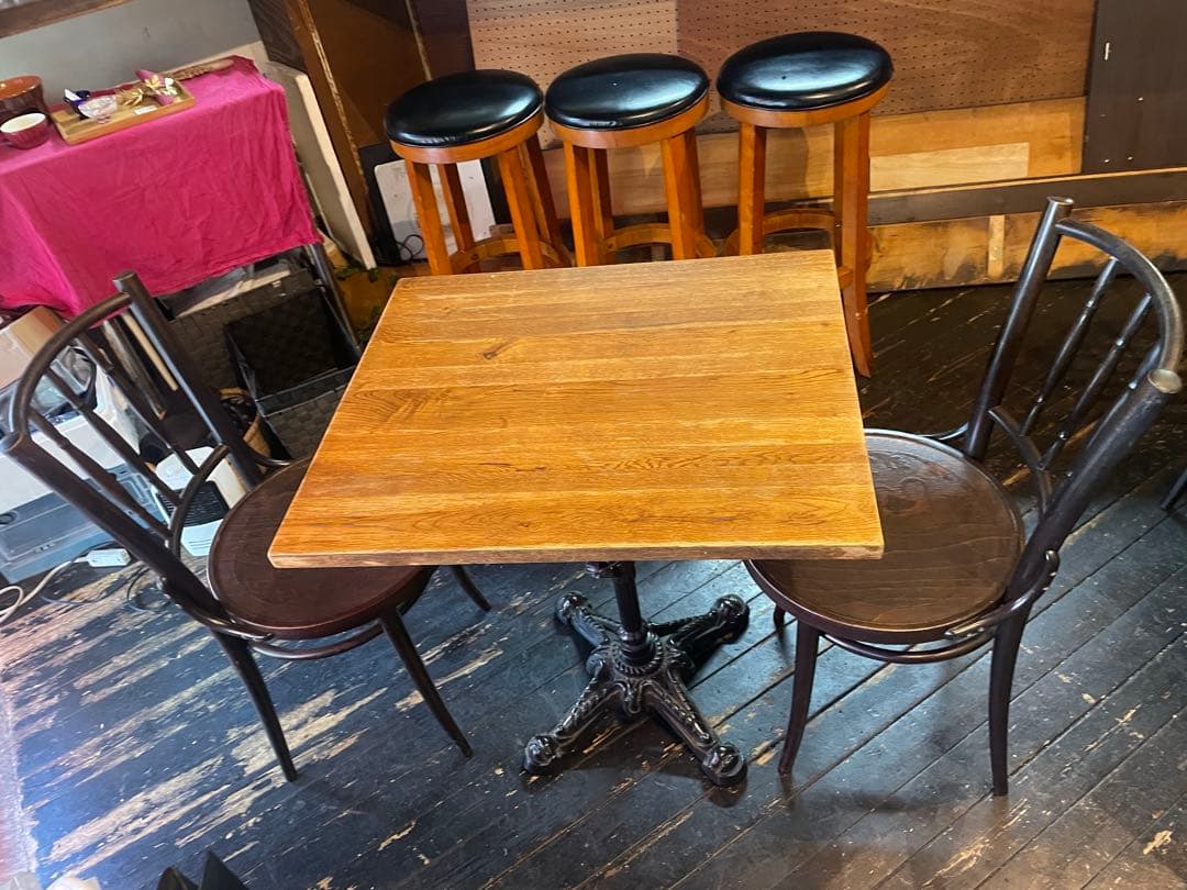 木製ビストロテーブル