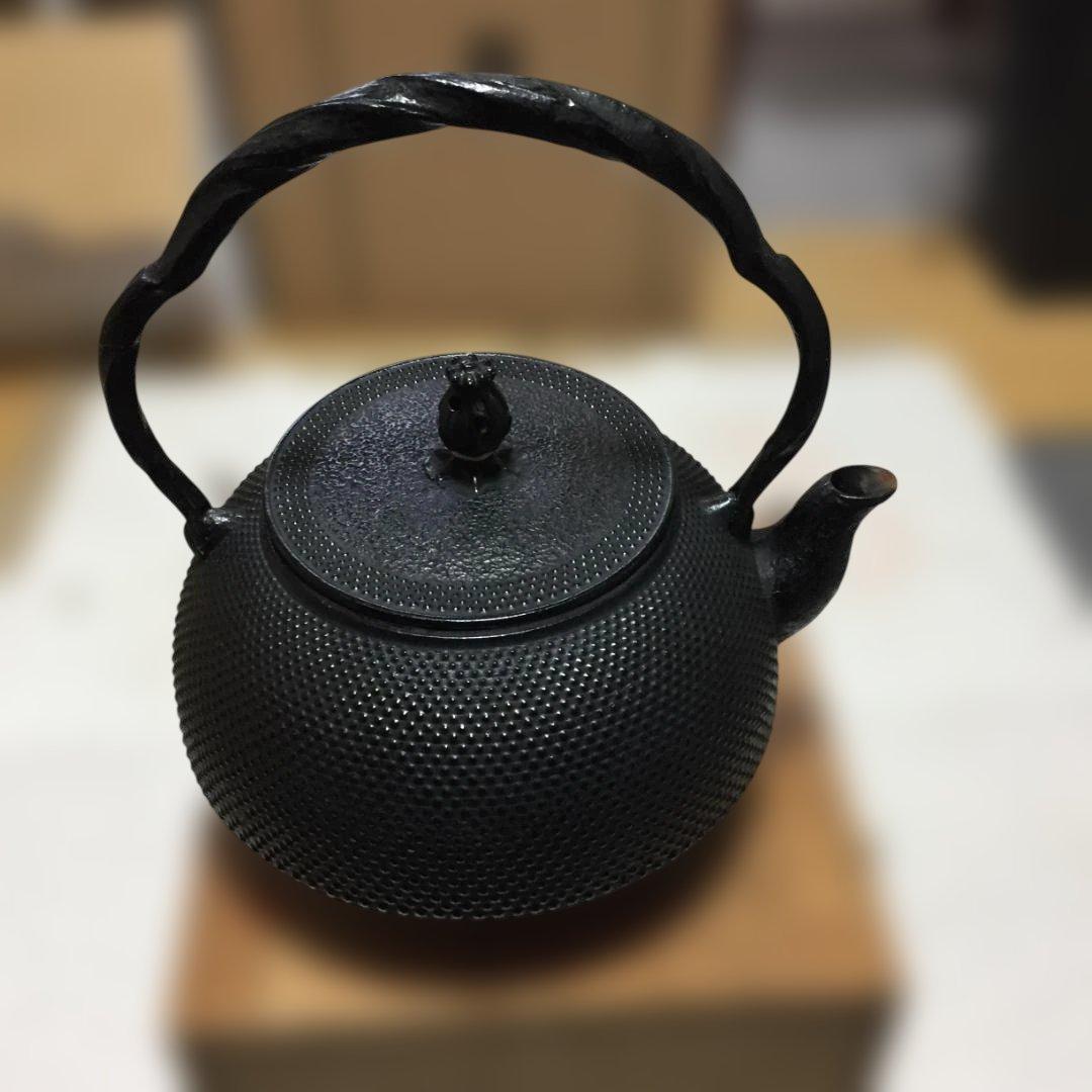南部鉄瓶新品未使用ｗ17×Ｄ23×Ｈ21㎝位（本体Ｈ12、注ぎ口以外Ｄ17㎝位）