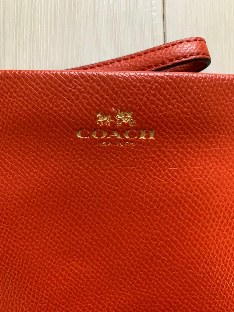 3,000円引！【ほぼ新品】COACHのリストレット/ポーチ（朱色/赤）レザー