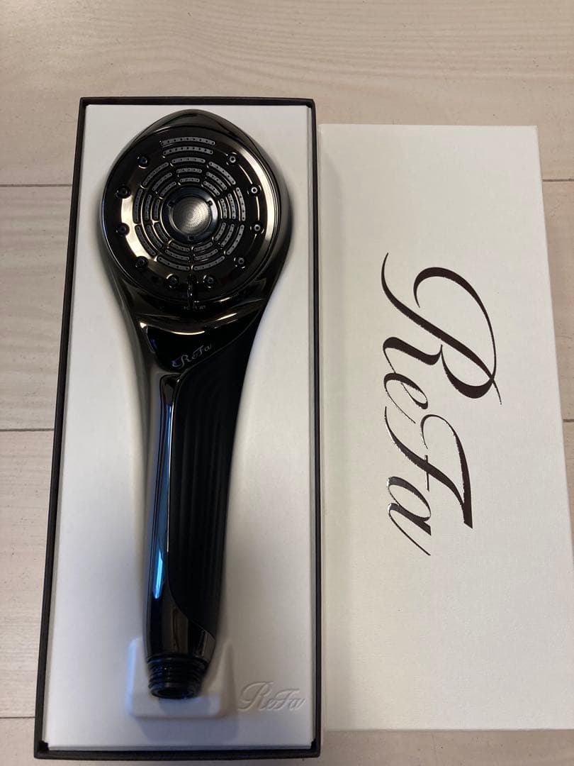 ＣＭ中！最新リファシャワーへッド！人気のブラック！定価33,000円！