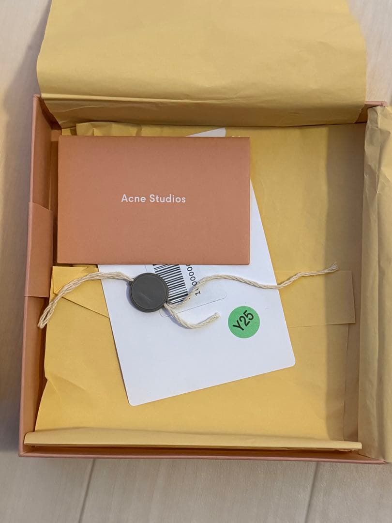 ACNE STUDIOS レザー ウォレット ファスナーディテール