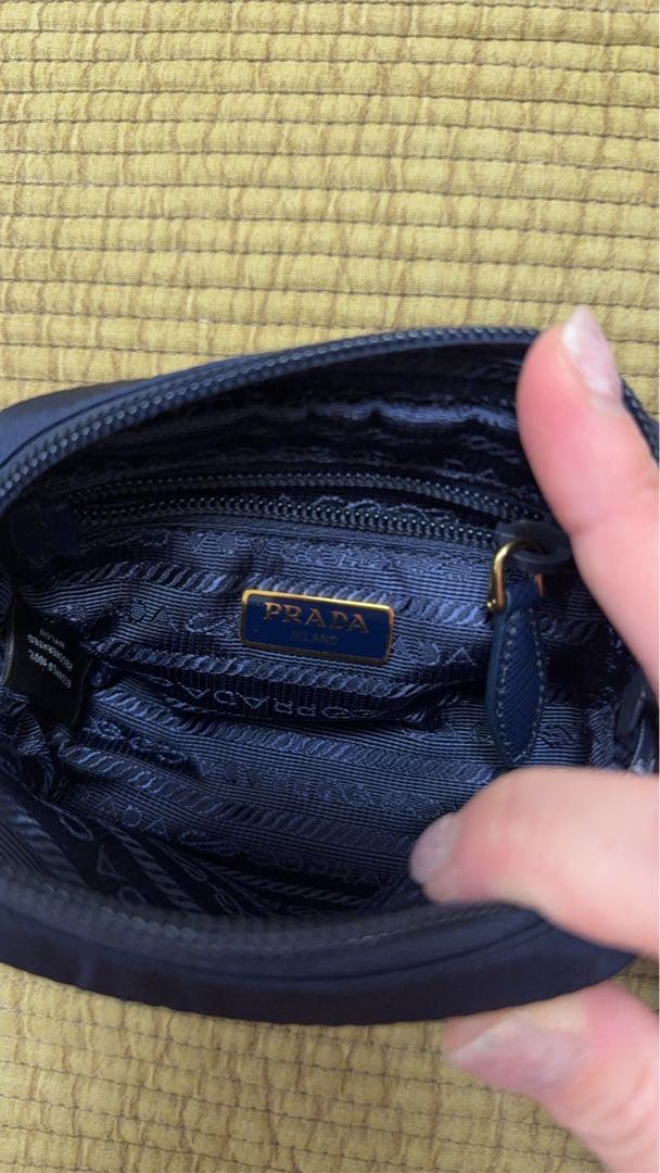 PRADAマイクロ Re-Nylon ポーチ カラーバルティックブルー