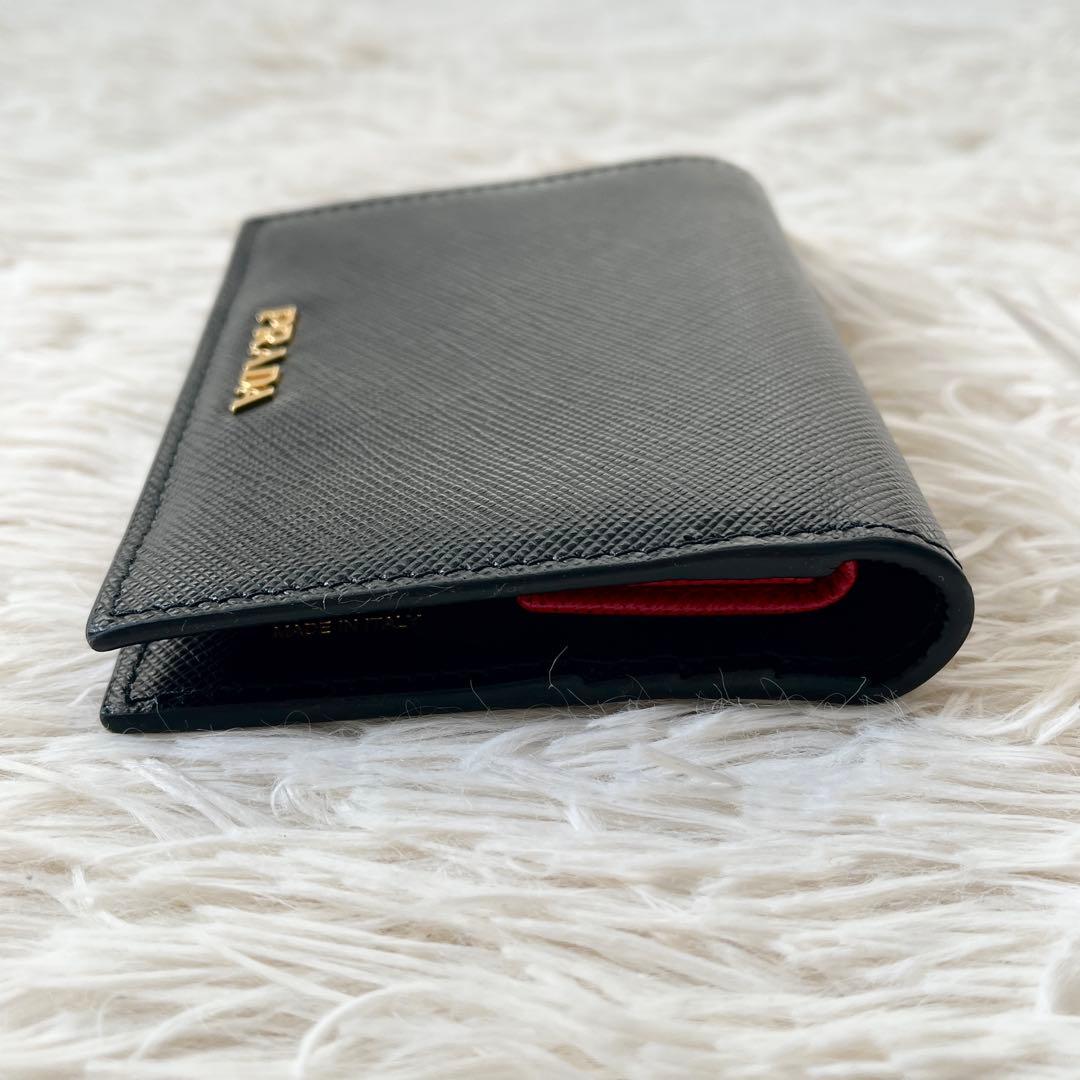 美品✨PRADA プラダ　二つ折り財布　サフィアーノ　ブラック　1mv204