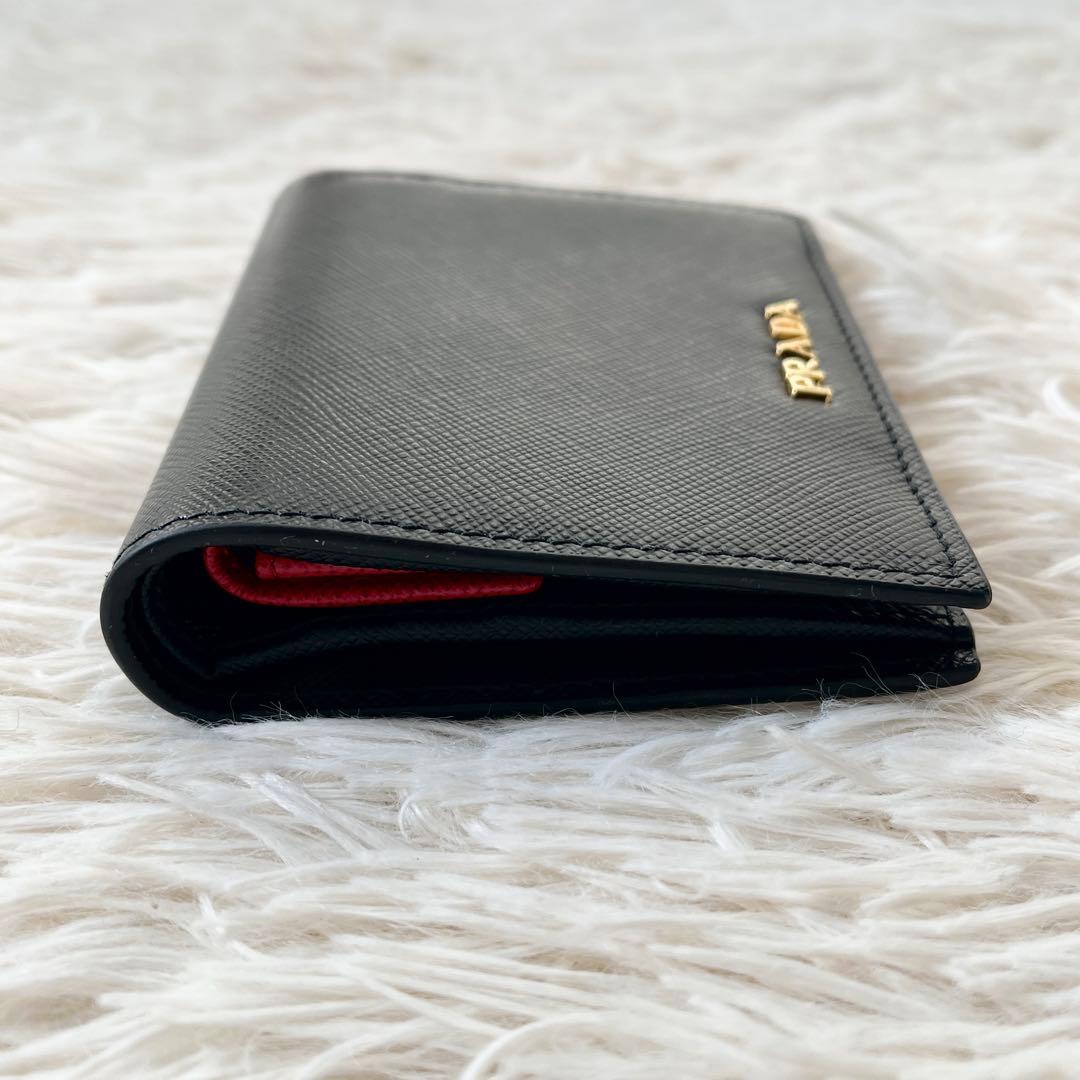 美品✨PRADA プラダ　二つ折り財布　サフィアーノ　ブラック　1mv204