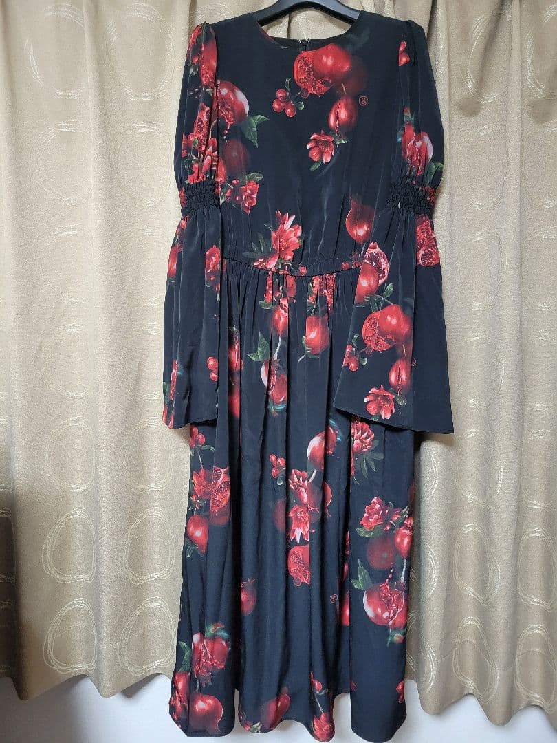 &エルシー黒地ザクロ柄 ロングワンピース