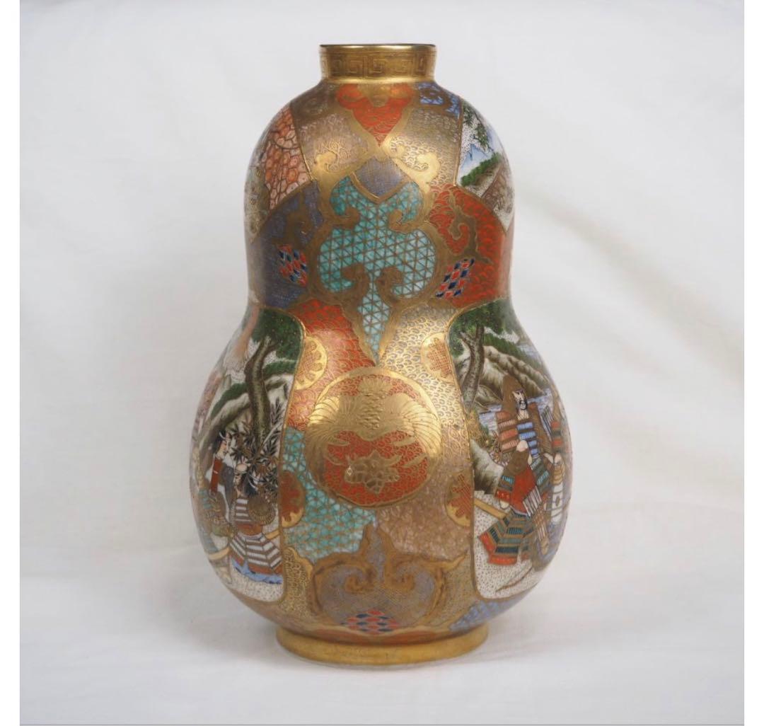 送料無料　明治期 薩摩焼 丸十字家紋　色絵金彩人物図瓢箪形花瓶　高さ23.5ｃｍ