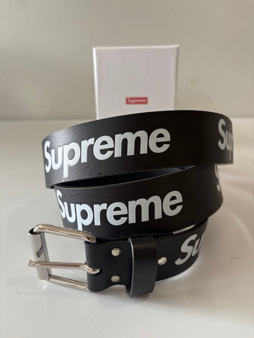 Supreme ロゴ入り 黒ベルト