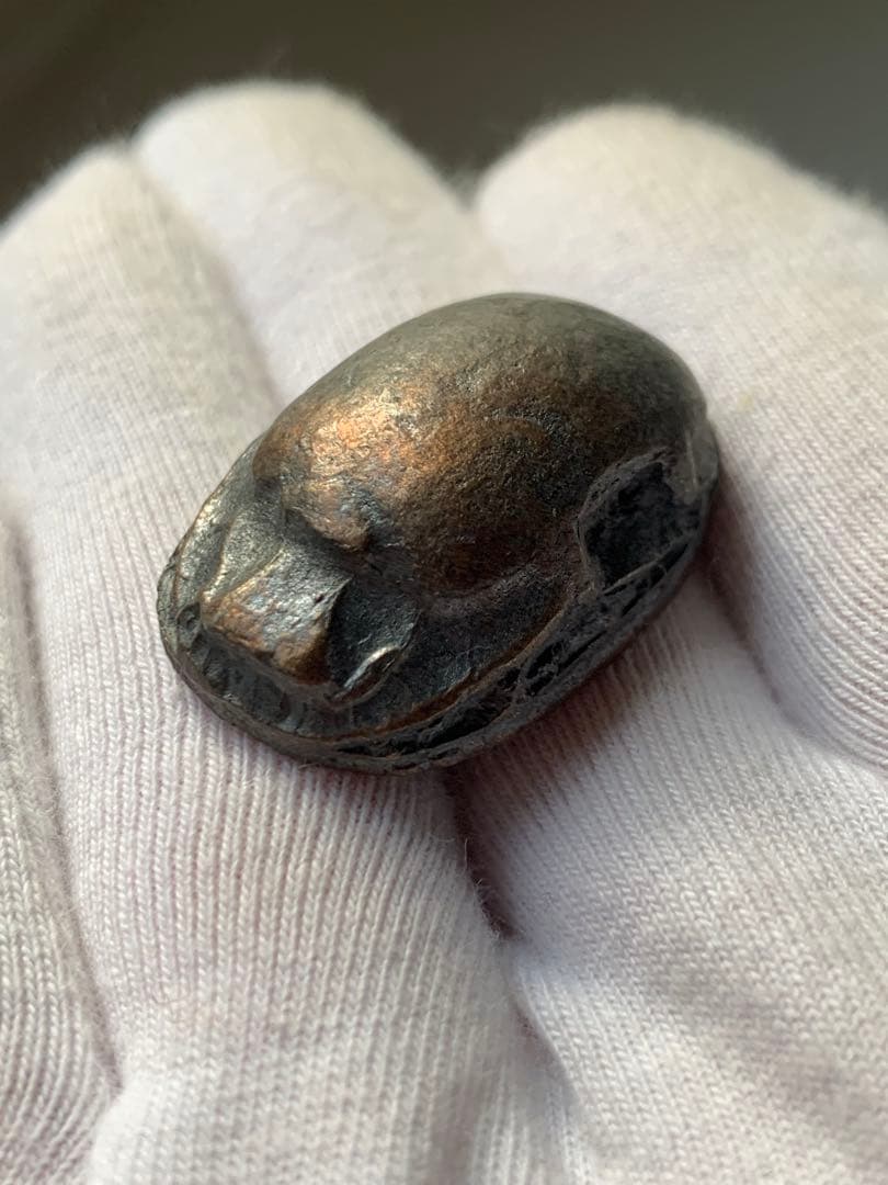 古代エジプト　副葬品　銅製スカラベ　ファイアン　ガンダーラ　ウシャブティ　出土