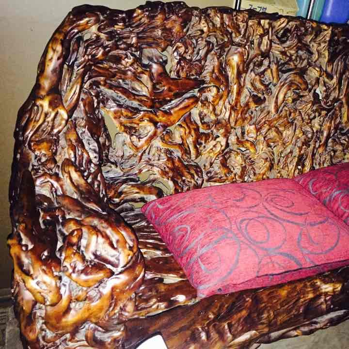 流木椅子です。長さ約2メートル幅約1メートル重さ約１５０キロ