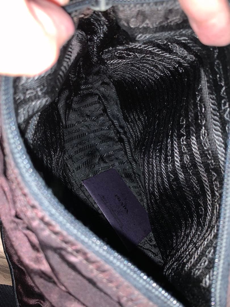 PRADA ナイロン　ショルダーバッグ　ブラウンカラー